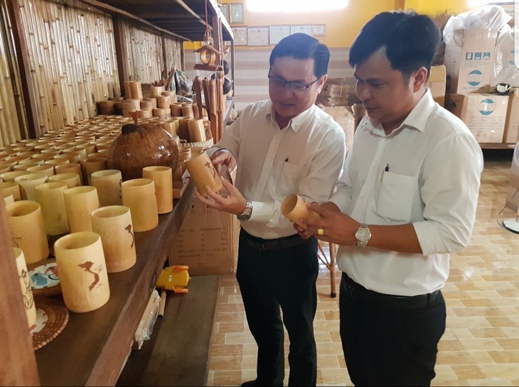 El oficio tradicional del tejido de bambú y ratán de los jemeres en Soc Trang - ảnh 4