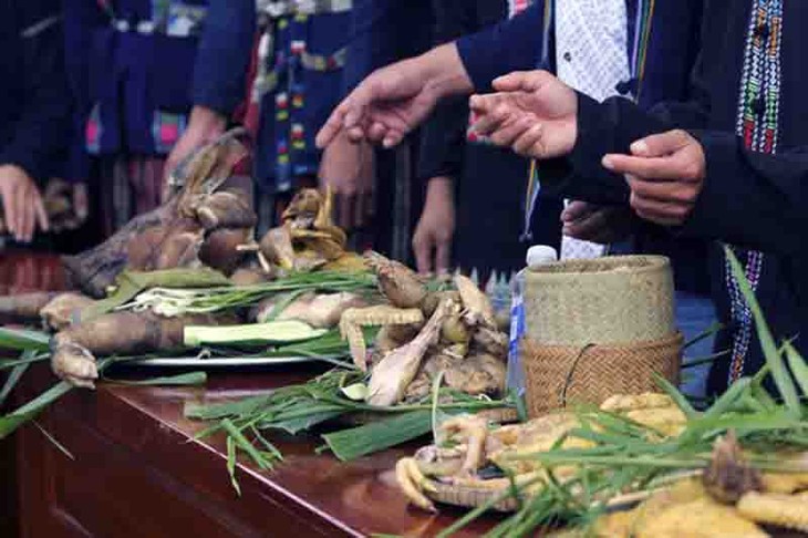 Fascinante festejo de arroz nuevo de los Van Kieu en Quang Tri - ảnh 2