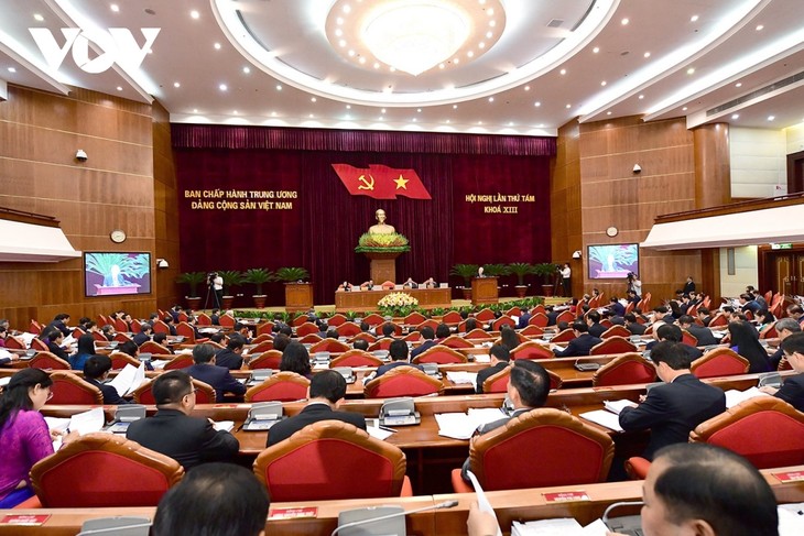 Inauguran el VIII Pleno del Comité Central del Partido Comunista de Vietnam, XIII mandato - ảnh 1