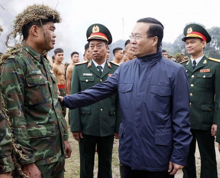 El presidente Vo Van Thuong visita el Mando de Tropas Tácticas Especiales - ảnh 1