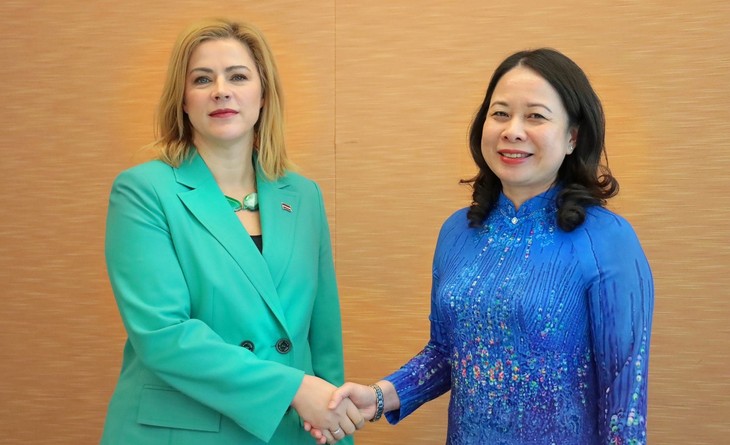 Vicepresidenta de Vietnam se reúne con líderes de Suiza y Letonia - ảnh 2