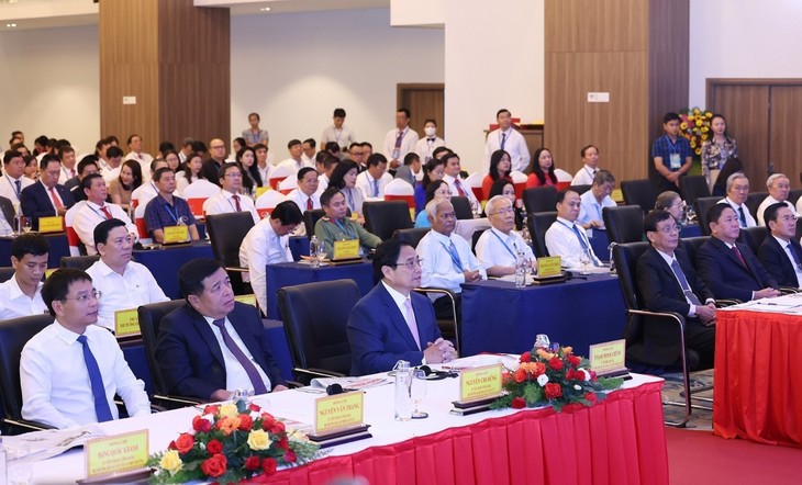 Primer Ministro asiste a conferencia sobre planificación y promoción de inversiones en Ninh Thuan - ảnh 2
