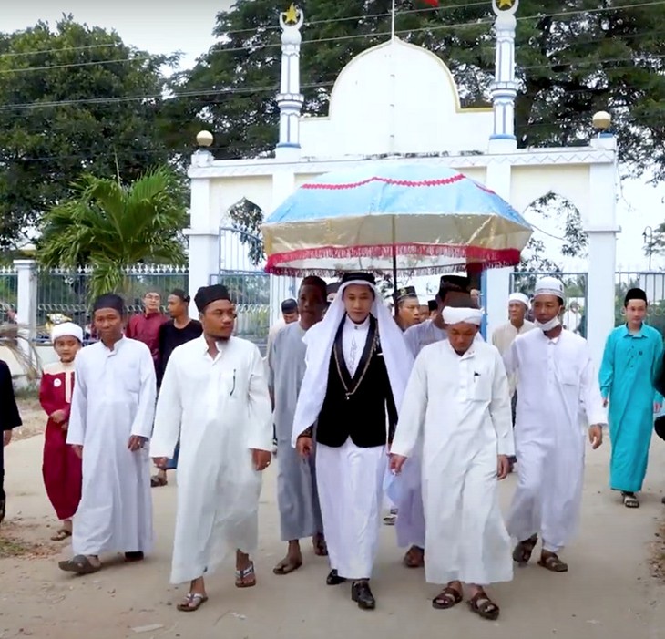 Singulares costumbres en la boda de la comunidad musulmana de los Cham en An Giang - ảnh 1