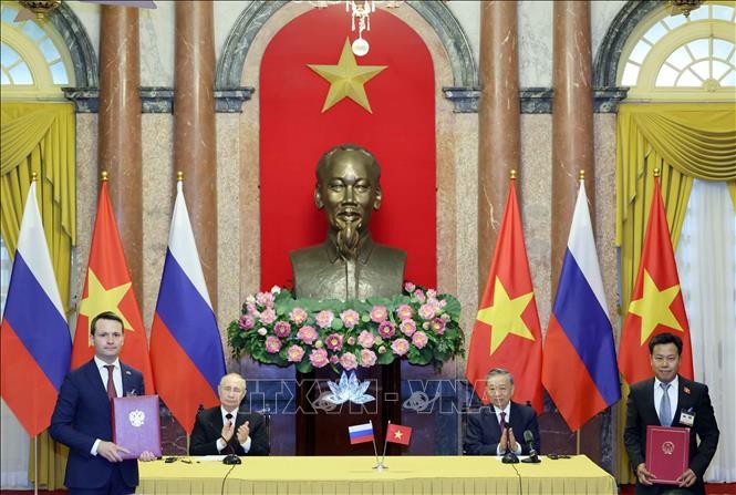 Medios internacionales siguen cubriendo visita del presidente ruso a Vietnam - ảnh 1