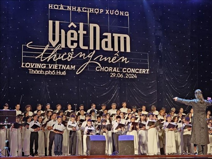Concierto “Querido Vietnam” llega a jóvenes y adolescentes en situación desfavorable de Hue - ảnh 1