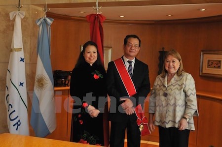Argentina concede Orden de Mayo de Gran Cruz al embajador vietnamita - ảnh 1