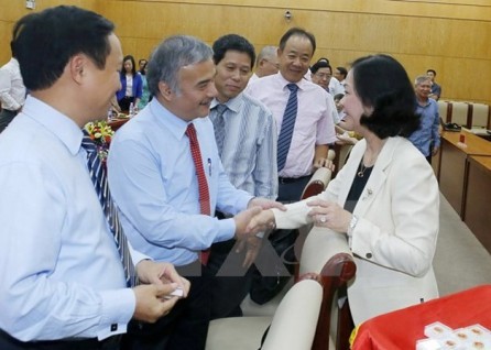Felicitan a nuevos embajadores y cónsules generales vietnamitas en ultramar  - ảnh 1