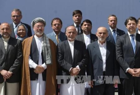 Afganistán invita a los talibanes a unirse al proceso de paz  - ảnh 1