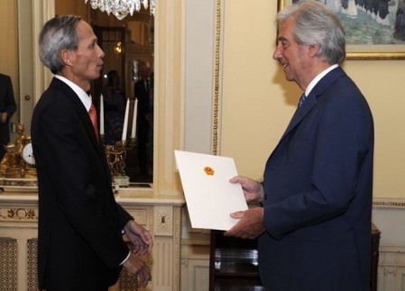 Embajador vietnamita en Uruguay presenta cartas credenciales - ảnh 1