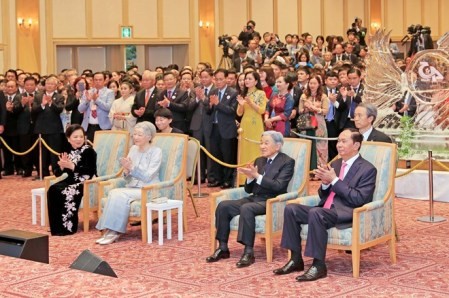 Celebran en Tokio el 45 aniversario de los vínculos diplomáticos entre Vietnam y Japón - ảnh 1