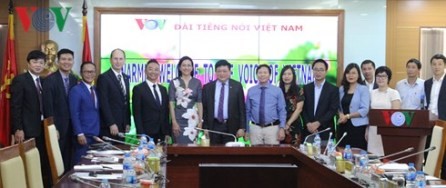 La Radio Nacional de Vietnam fomenta cooperación tecnológica con empresa estadounidense - ảnh 1