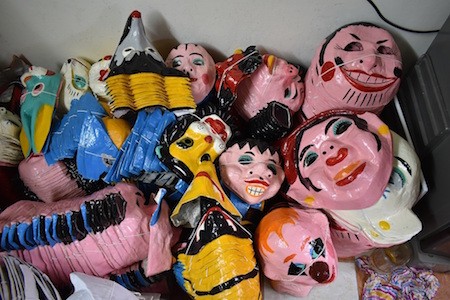 Única familia fabricante de máscaras de cartulina tradicionales en Hanói - ảnh 12