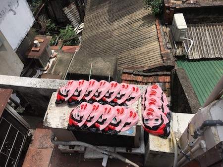Única familia fabricante de máscaras de cartulina tradicionales en Hanói - ảnh 9