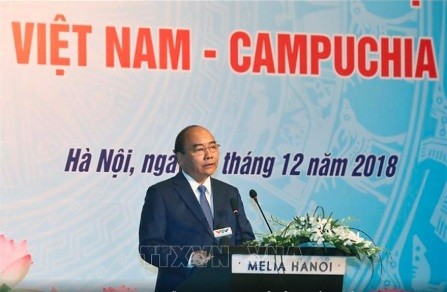 Premieres de Vietnam y Camboya asisten al Foro de Negocios Bilateral  - ảnh 1