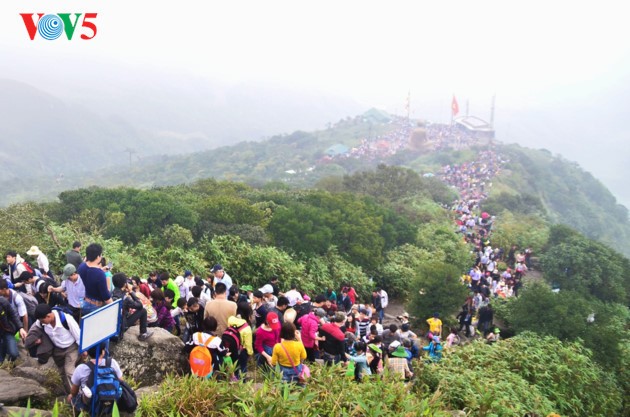 Huella del Rey-Buda Tran Nhan Tong en la montaña sagrada Yen Tu - ảnh 12