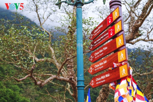Huella del Rey-Buda Tran Nhan Tong en la montaña sagrada Yen Tu - ảnh 4