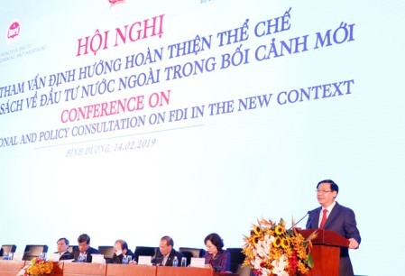 Piden mejorar políticas para atraer más inversiones extranjeras en provincia de Binh Duong  - ảnh 1