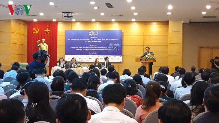 Impulsan comercio e inversiones entre Vietnam y sus socios estratégicos - ảnh 1