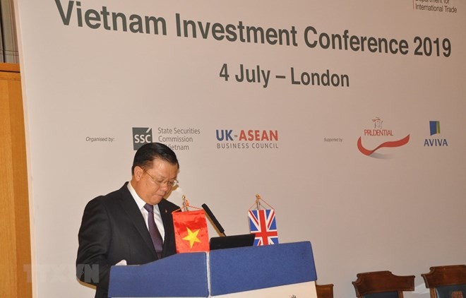 Realizan en Londres conferencia de promoción de inversiones de Vietnam - ảnh 1