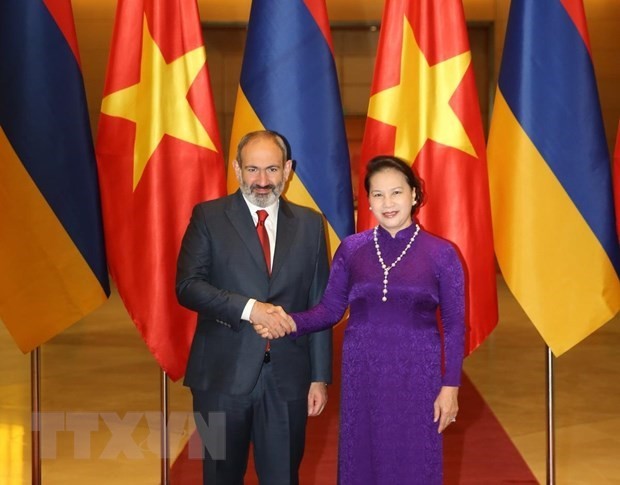 Líder parlamentaria de Vietnam recibe al primer ministro de Armenia  - ảnh 1