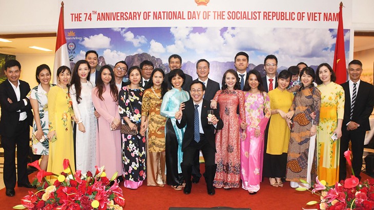 Celebran en Indonesia Día Nacional de Vietnam - ảnh 1