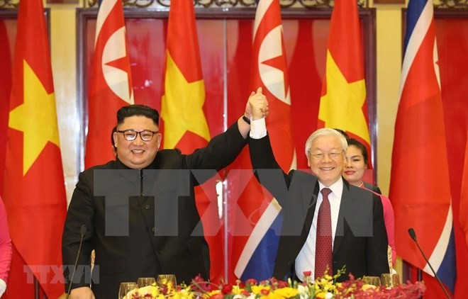 Altos dirigentes vietnamitas envían felicitaciones a Corea del Norte en ocasión del Día Nacional - ảnh 1