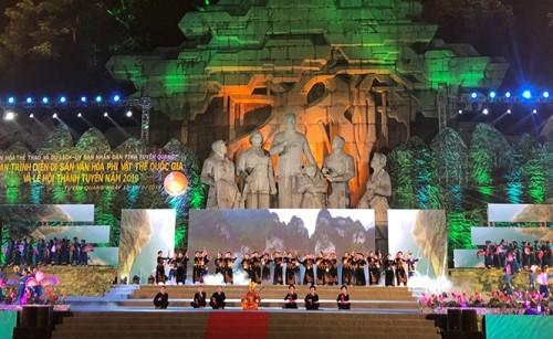 Celebran Exhibición del Patrimonio Cultural Inmaterial Nacional y Festival Thanh Tuyen 2019 - ảnh 1