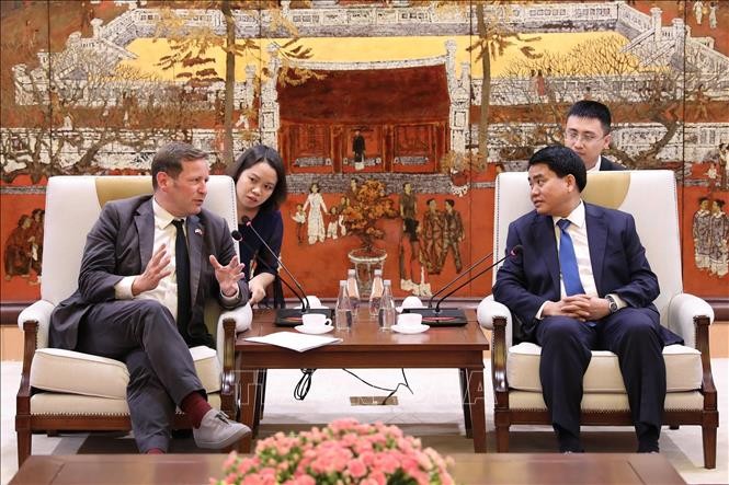 Hanói y Ciudad Ho Chi Minh intensifican la cooperación con Reino Unido - ảnh 1