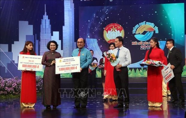 Concierto benéfico recauda más de 1,9 millones de dólares para los pobres en Ciudad Ho Chi Minh - ảnh 1
