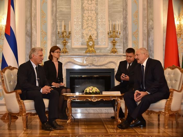 Presidente de Cuba se compromete a promover relaciones multifacéticas con Bielorrusia - ảnh 1
