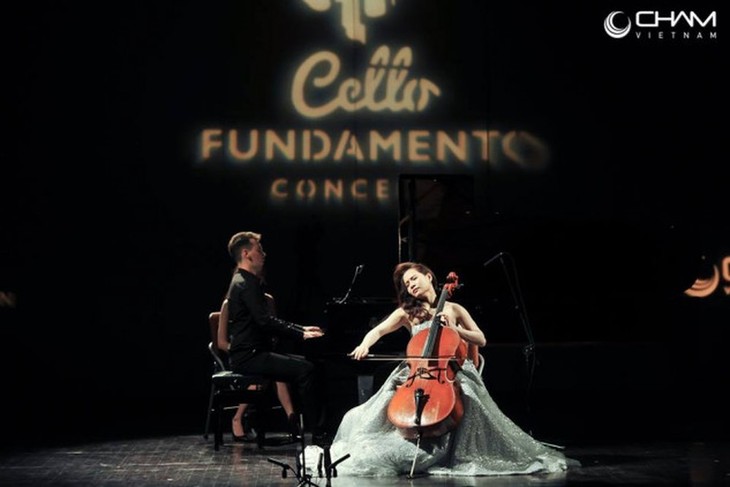 La violonchelista Dinh Hoai Xuan  - ảnh 2