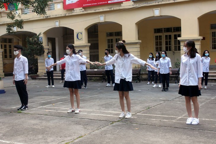 Alumnos de Hanói de regreso a las escuelas - ảnh 6