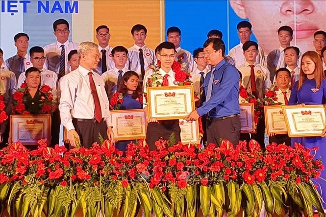 Elogian a sobresalientes trabajadores jóvenes de Vietnam 2020 - ảnh 1