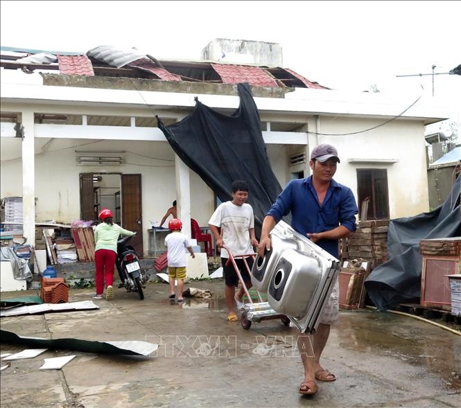 Localidades vietnamitas superan consecuencias de la tormenta Molave - ảnh 1