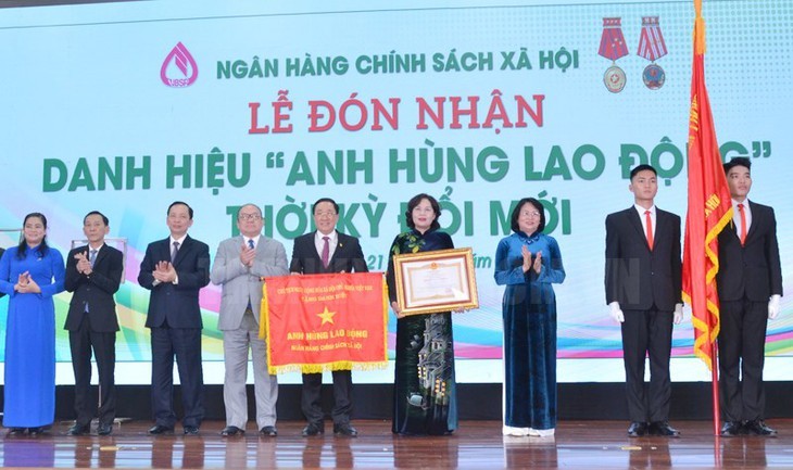 Banco de Políticas Sociales de Vietnam recibe el título de “Héroe del Trabajo en el período de Renovación” - ảnh 1