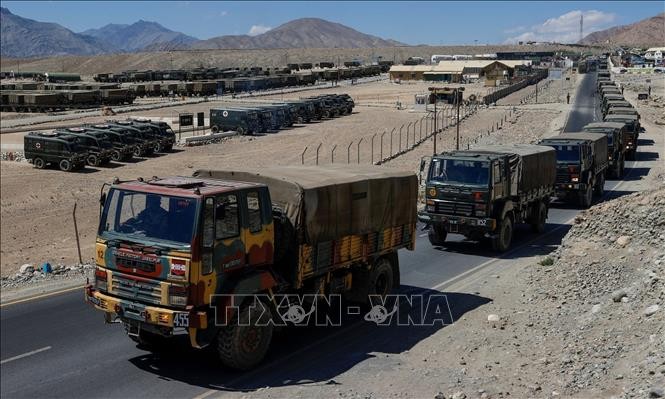 India y China retiran tropas de las zonas fronterizas en disputa - ảnh 1