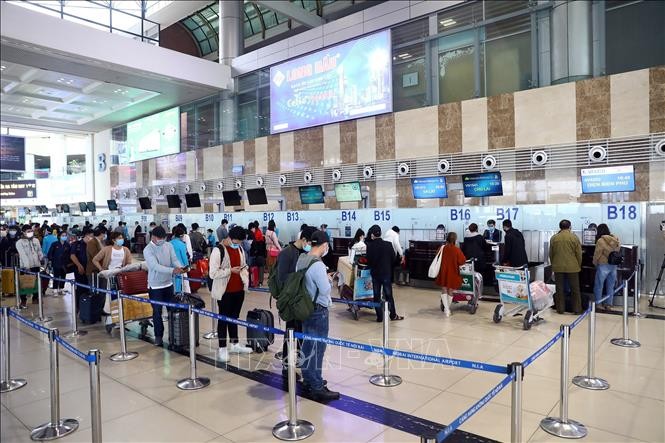 Cancillería vietnamita: Reanudación de vuelos comerciales y turismo debe garantizar seguridad sanitaria - ảnh 1
