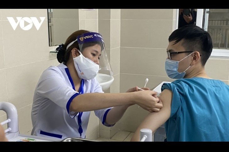 Vietnam ha adquirido un total 170 millones de dosis de vacunas anticovid-19 - ảnh 1