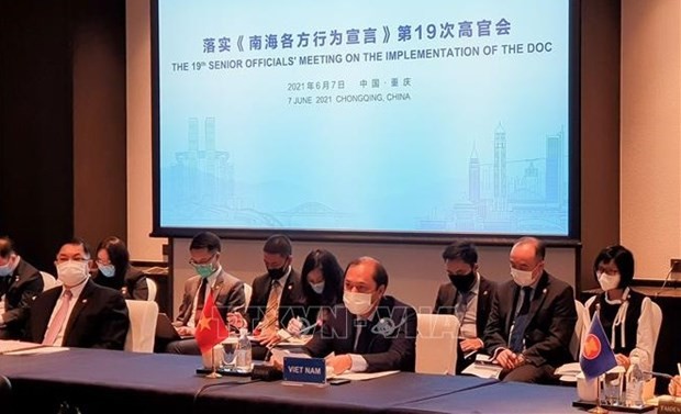 Vietnam participa en XIX Reunión de Altos Funcionarios de Asean-China sobre la implementación de DOC - ảnh 1