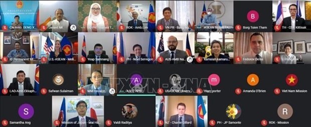 Vietnam asiste a la reunión virtual de embajadores de la EAS - ảnh 1