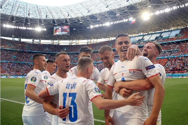 Eurocopa 2020: República Checa y Bélgica avanzan a los cuartos de final - ảnh 1