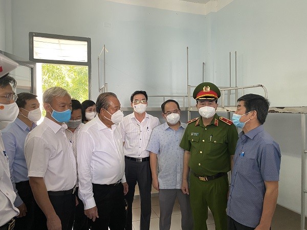Vicepremier de Vietnam da orientaciones al trabajo anticovid-19 en Dong Nai  - ảnh 1