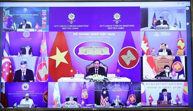 Canciller vietnamita asiste a 54 Reunión de Ministros de Relaciones Exteriores de la Asean  - ảnh 1