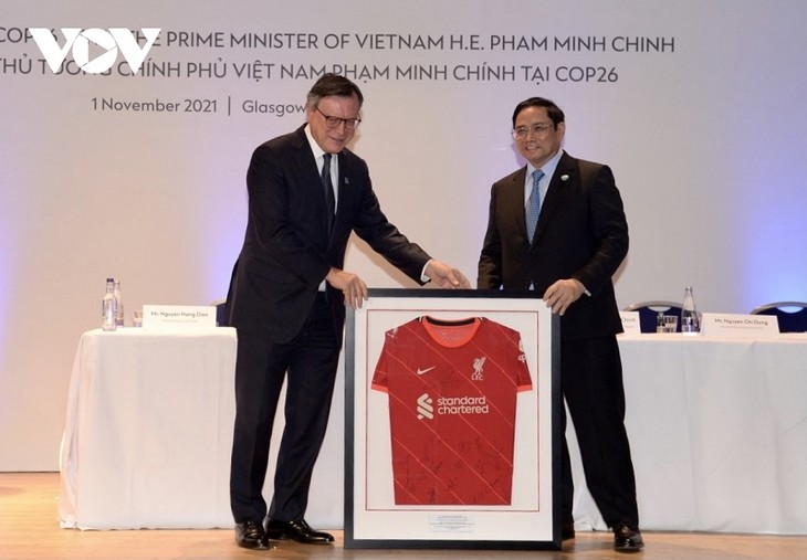 Vietnam aboga por atraer y cooperar con inversores extranjeros con alta tecnología - ảnh 1