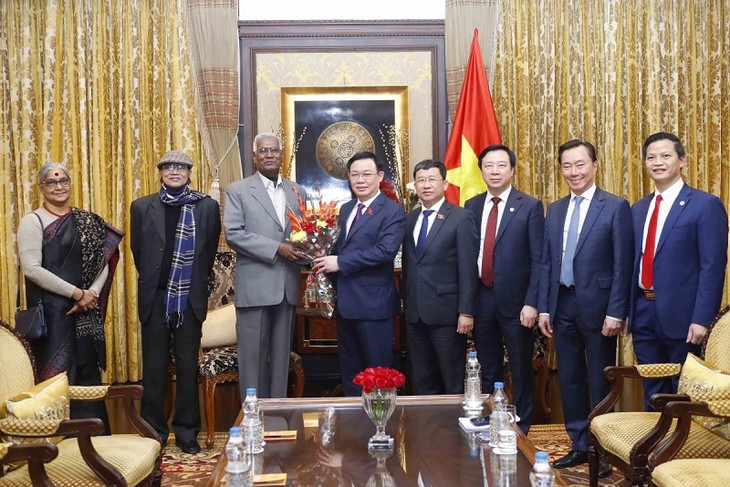Máximo legislador vietnamita se reúne con líderes de partidos políticos de la India - ảnh 1