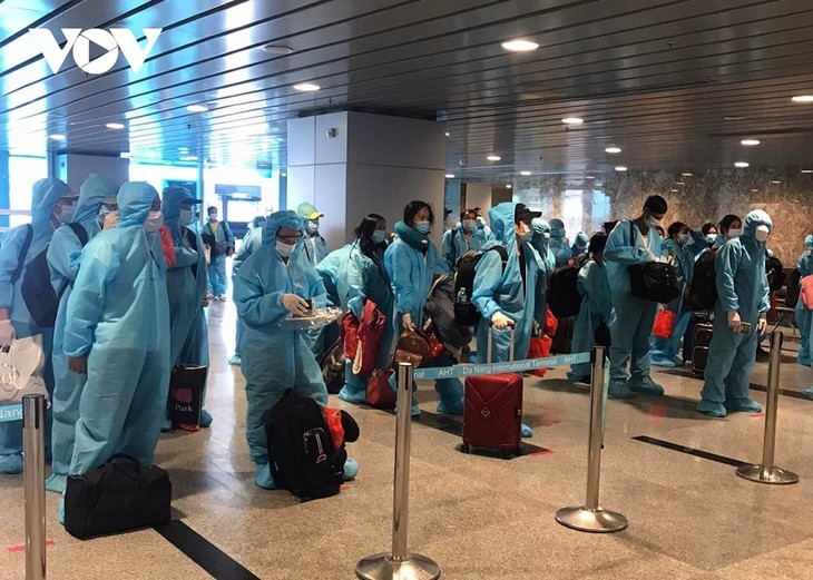 Más de dos mil ciudadanos vietnamitas repatriados en 36 vuelos en una semana - ảnh 1