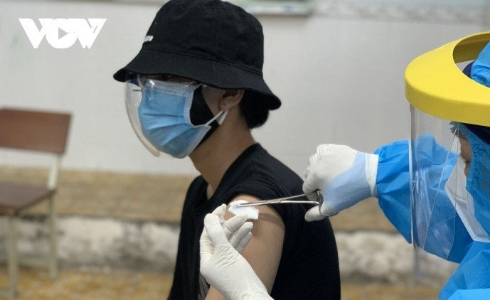Cerca de 132 mil nuevos casos de covid-19 en Vietnam registrados este lunes - ảnh 1