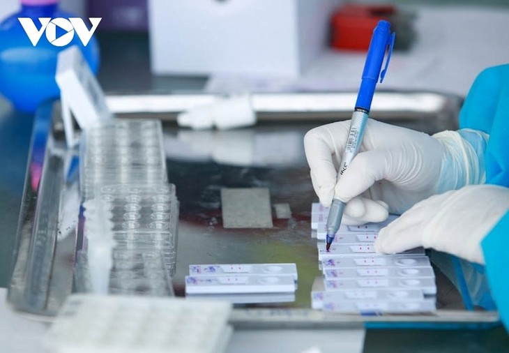 Más de 83 mil nuevos casos del covid-19 registrados en Vietnam este lunes   - ảnh 1