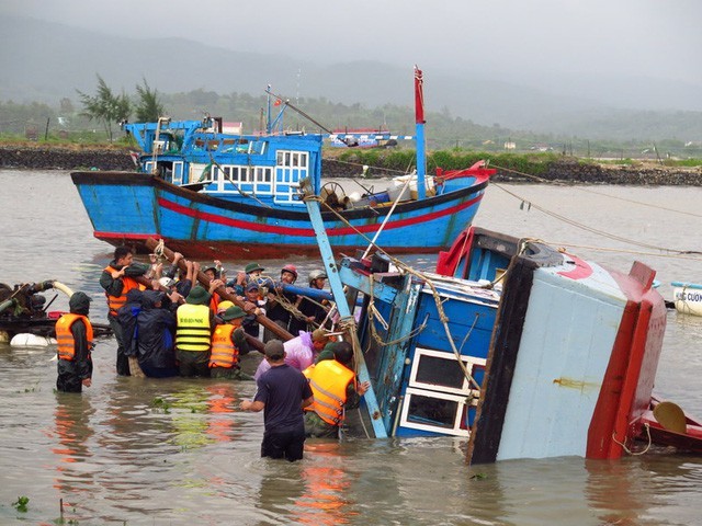 Premier de Vietnam ordena respuesta rápida a inundaciones inusuales en región central - ảnh 1
