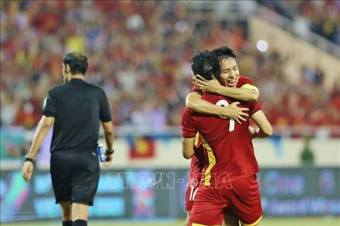 SEA Games 31: El equipo de fútbol masculino de Vietnam defiende con éxito el título - ảnh 1